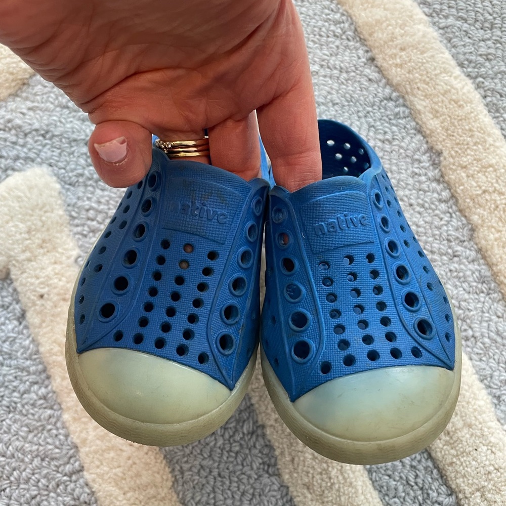 Native Jefferson shows- blue and glow in the dark white size 5 baby toddler